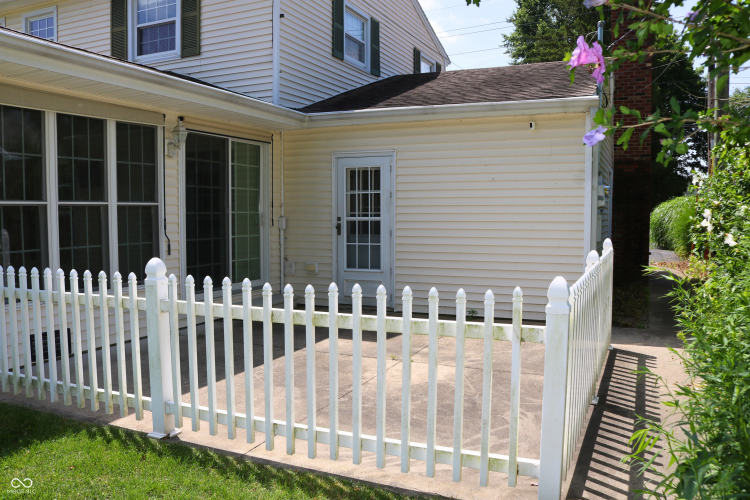 Listing Image 8