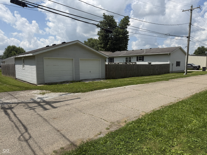 Listing Image 3
