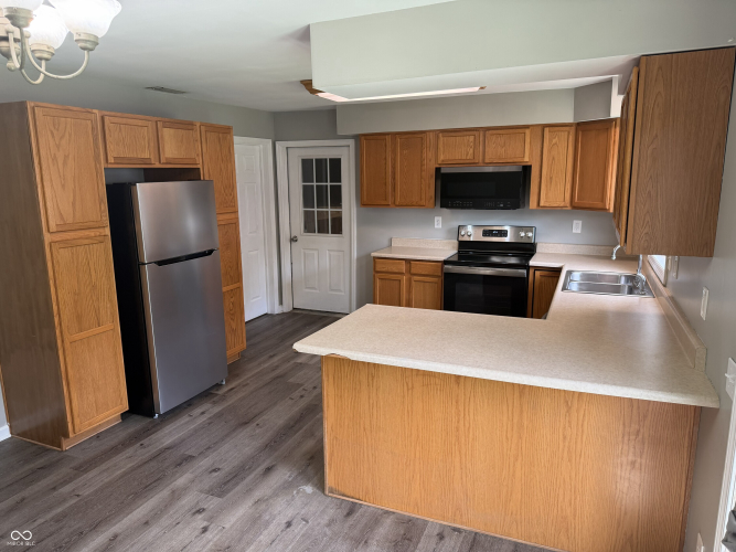 Listing Image 9