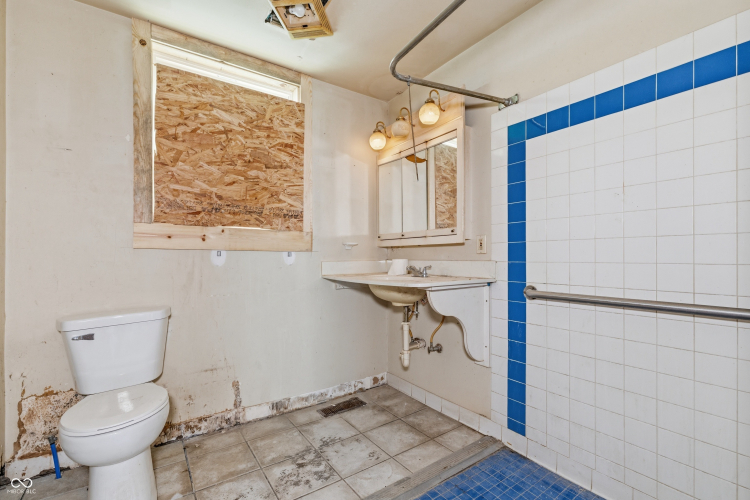 Listing Image 16