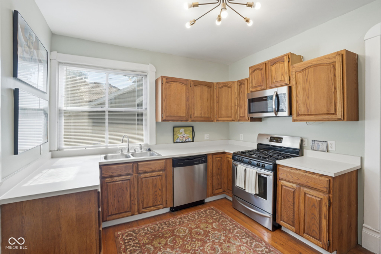 Listing Image 8