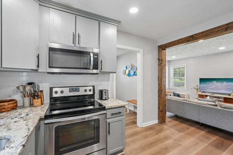 Listing Image 11