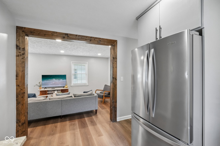Listing Image 12
