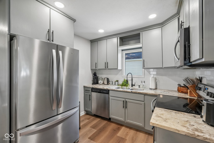 Listing Image 10