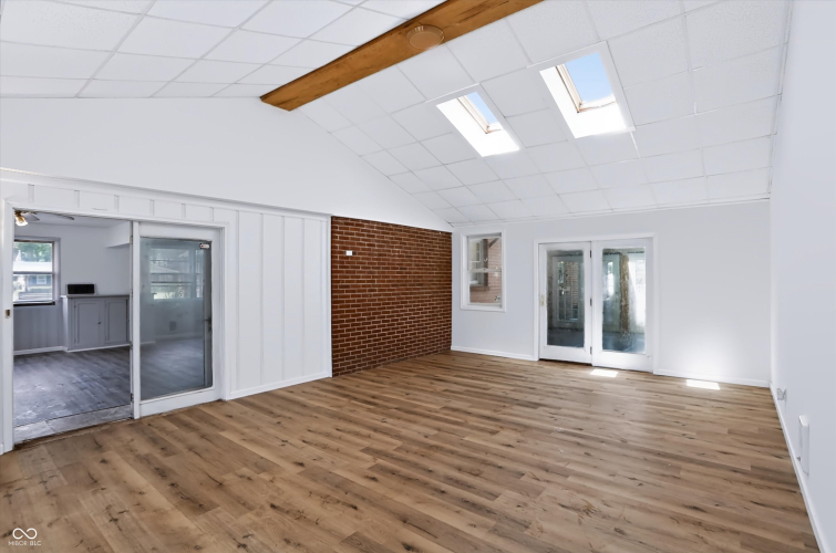 Listing Image 18