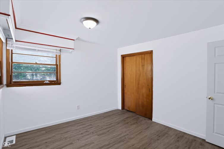 Listing Image 30