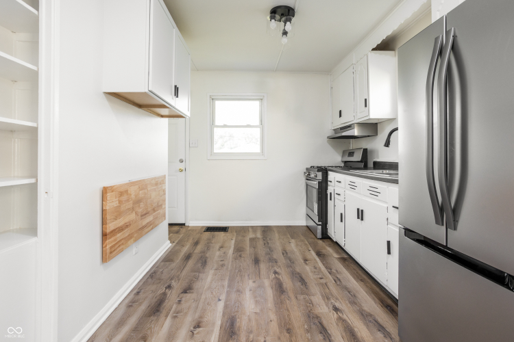 Listing Image 12
