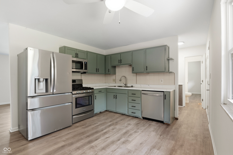 Listing Image 8