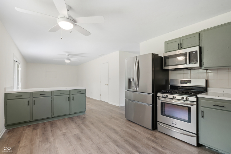 Listing Image 9