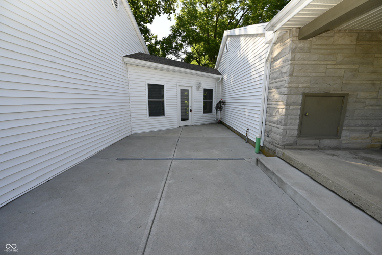 Listing Image 6