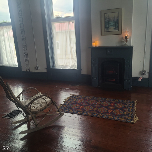 Listing Image 4