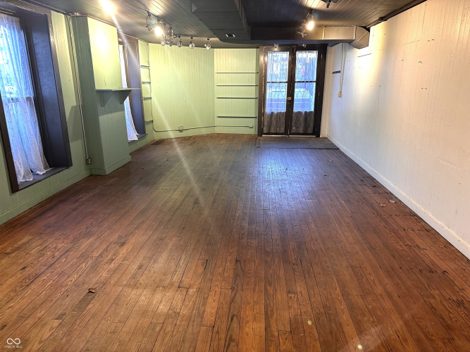 Listing Image 9