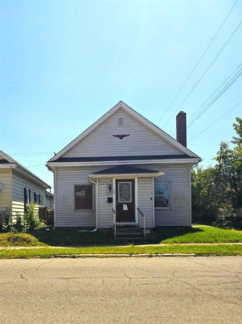 221 W Franklin St  Hartford City, IN 47348 | MLS 10046423