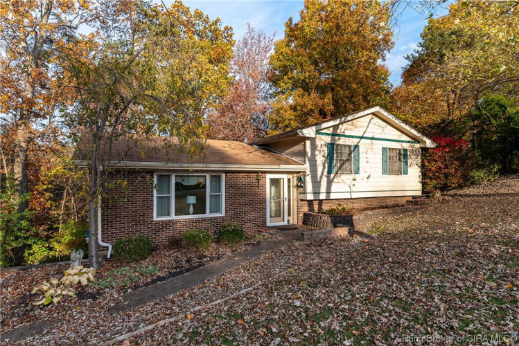 1017  Woodmount Drive New Albany, IN 47150 | MLS 2023011594