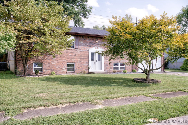 2906  Slone Drive Jeffersonville, IN 47130 | MLS 2024010243