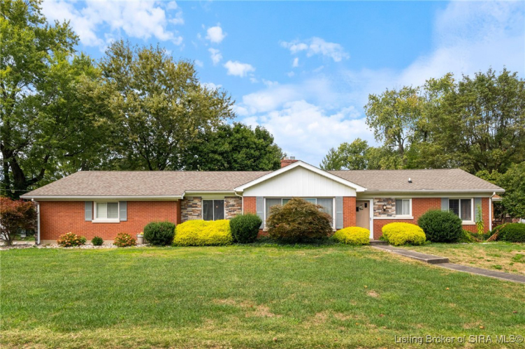 111  Lynnwood Drive Clarksville, IN 47129 | MLS 2024010970