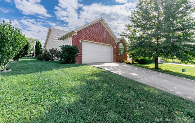 2715  Crownpoint Drive Jeffersonville, IN 47130 | MLS 2024011110