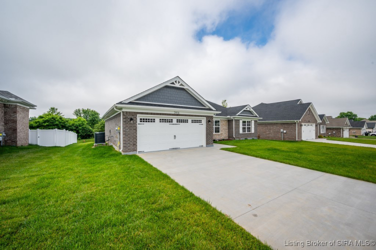 2425  Ridgewood Court  Jeffersonville, IN 47130 | MLS 2024011363