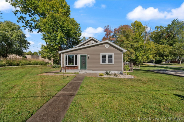 705 W Utica Street Sellersburg, IN 47172 | MLS 2024011788