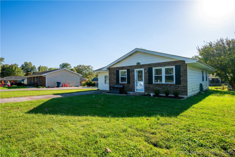 809  Georgian Avenue Sellersburg, IN 47172 | MLS 2024012033