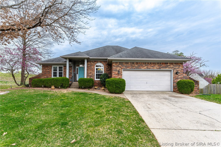 1516  Oakmont Drive Jeffersonville, IN 47130 | MLS 202406720