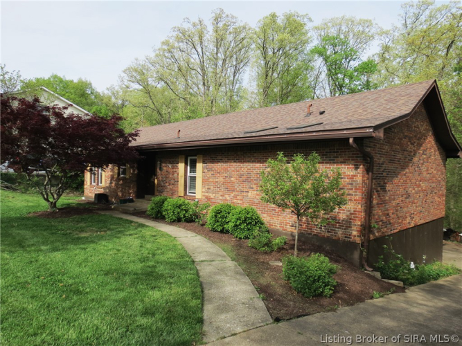 1127  Carriage Lane New Albany, IN 47150 | MLS 202407320