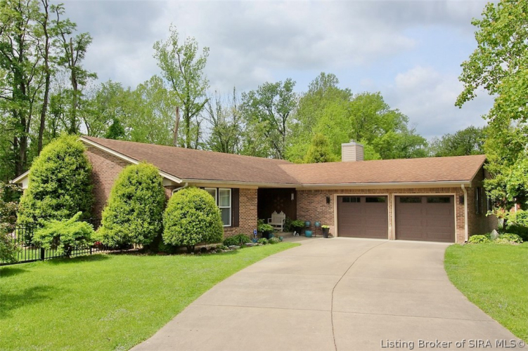 1112  Creekview Circle New Albany, IN 47150 | MLS 202407673