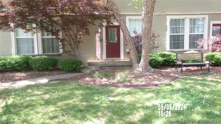 925 E 7th Street Jeffersonville, IN 47140 | MLS 202407738