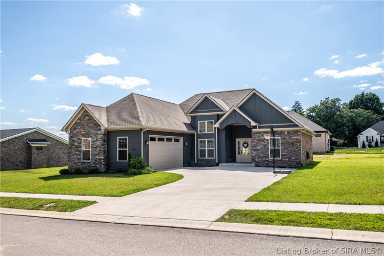 3035  Masters Drive Floyds Knobs, IN 47119 | MLS 202408404