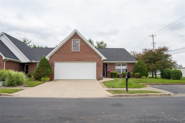 1728  Spring Gate Circle Jeffersonville, IN 47130 | MLS 202408659