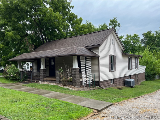 231 W Vine Street Oakland City, IN 47660 | MLS 202409322