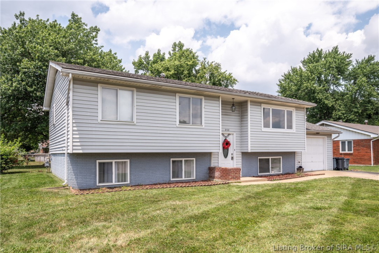 959  Redwood Drive Clarksville, IN 47129 | MLS 202409533