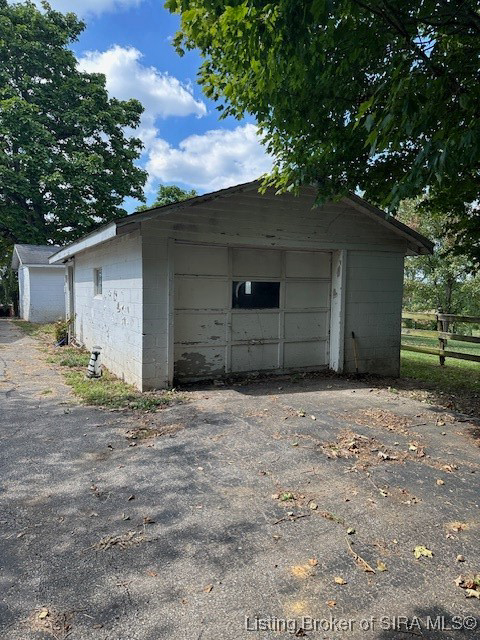 Listing Image 4