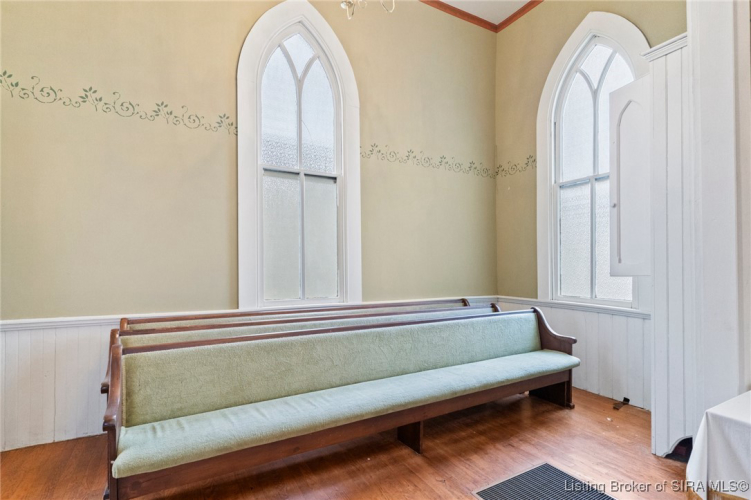 Listing Image 9