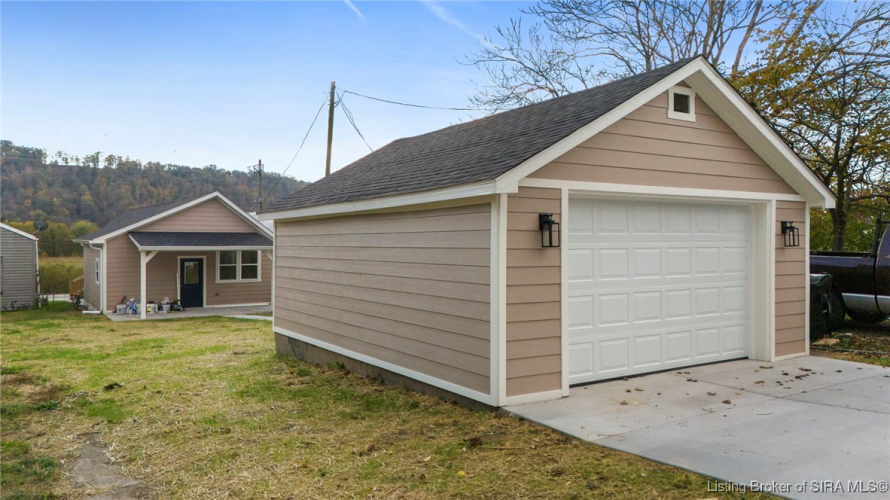 Listing Image 4