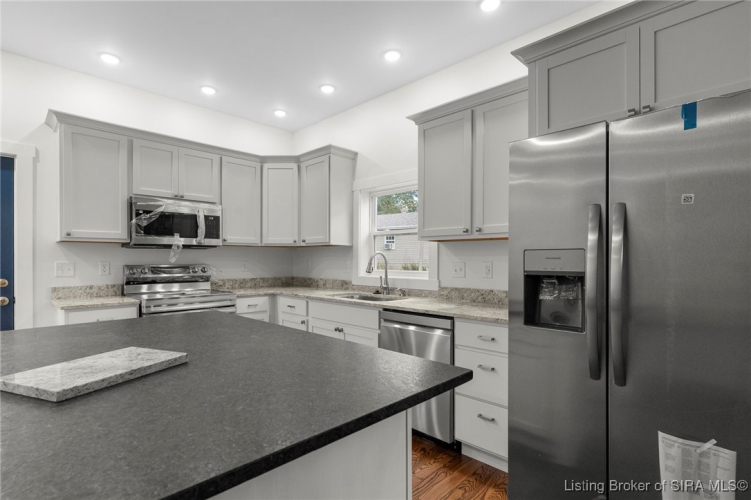 Listing Image 10