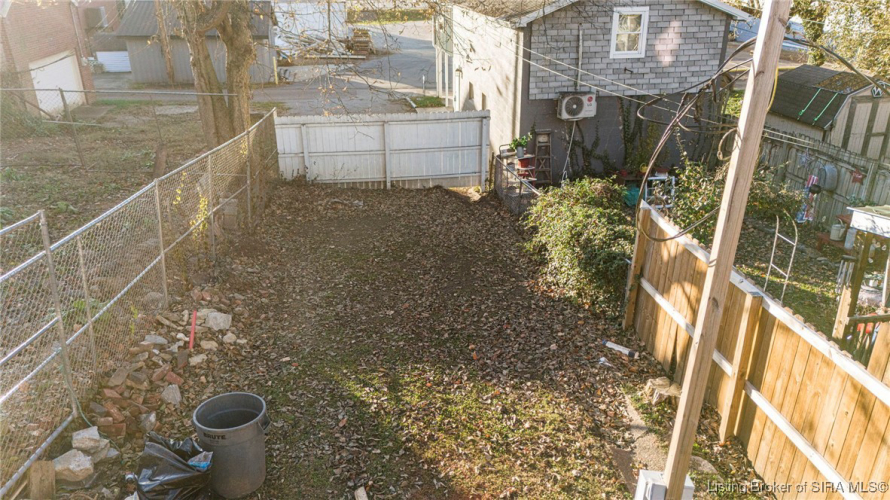 Listing Image 4