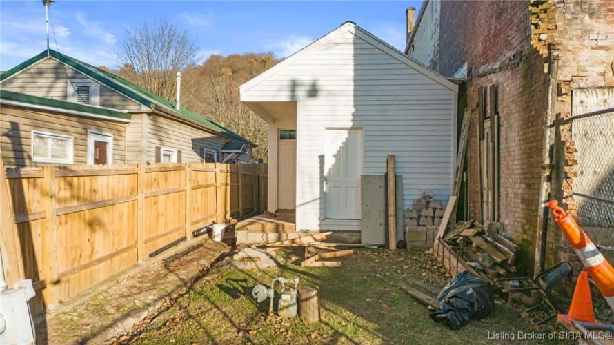 Listing Image 5