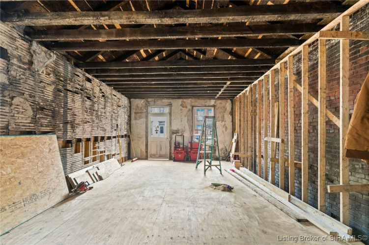 Listing Image 8