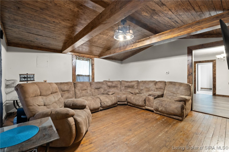 Listing Image 4