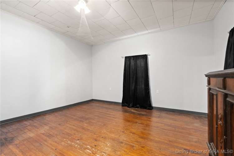 Listing Image 8