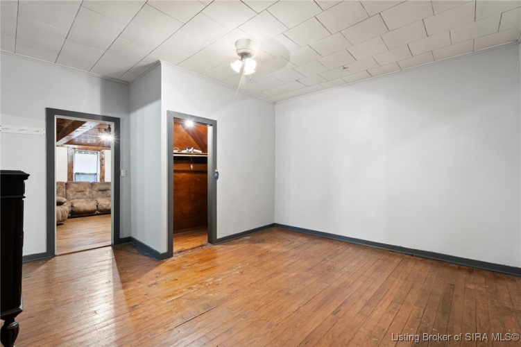 Listing Image 9