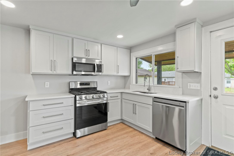 Listing Image 11