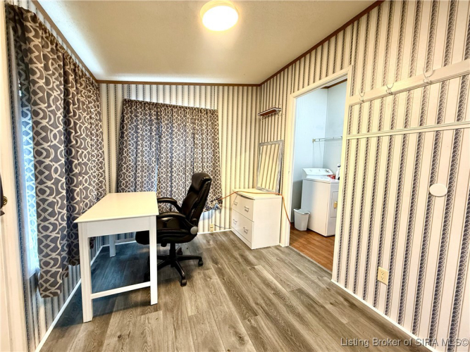 Listing Image 12