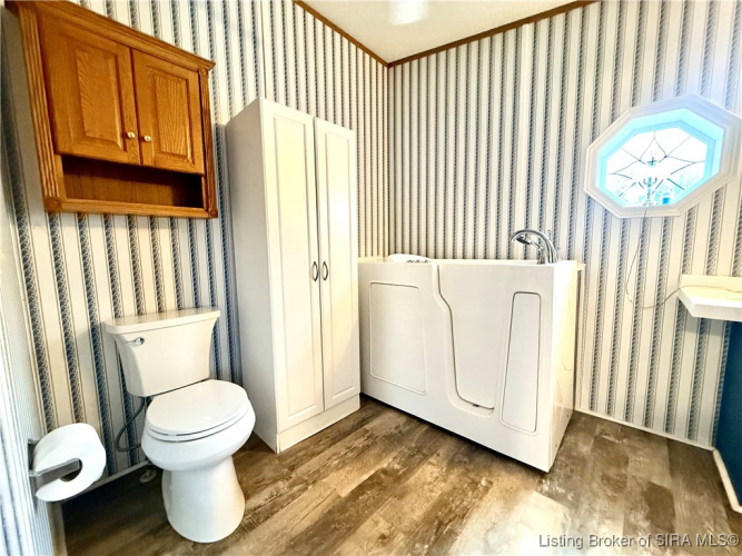 Listing Image 15