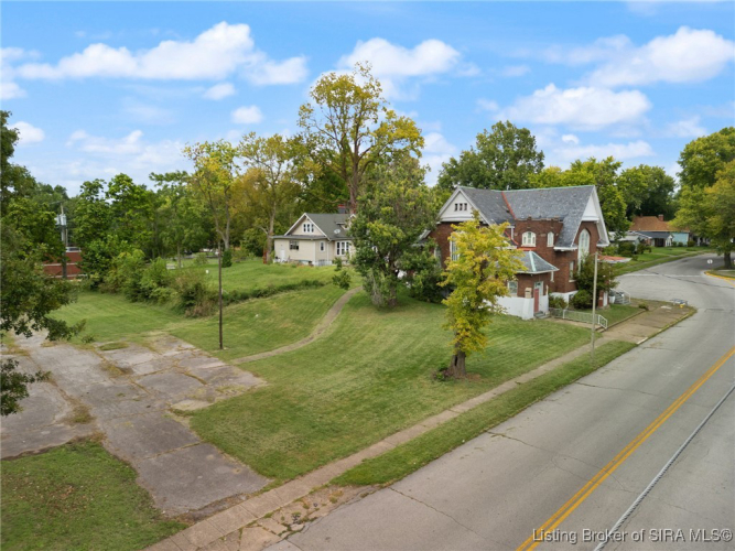 Listing Image 4