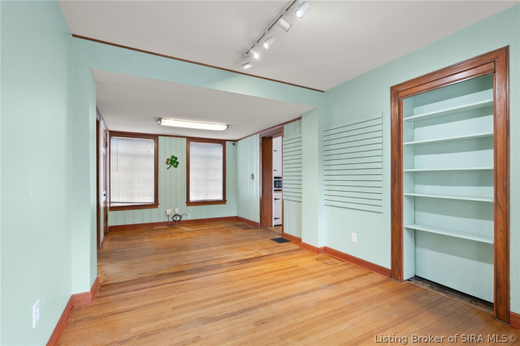 Listing Image 20