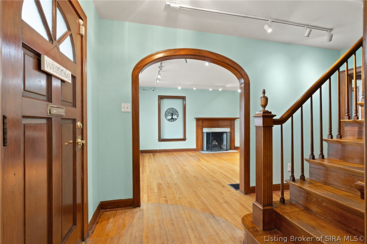 Listing Image 9