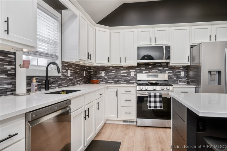 Listing Image 10