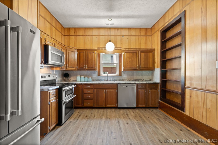 Listing Image 8